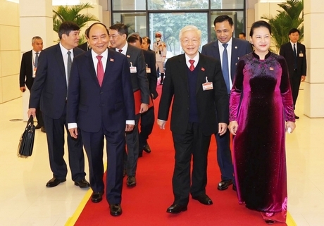 Đại hội XIII đã thành công rất tốt đẹp, rút ngắn được gần 2 ngày so với kế hoạch. Trong ảnh: Lãnh đạo Đảng, Nhà nước đến dự đại hội.