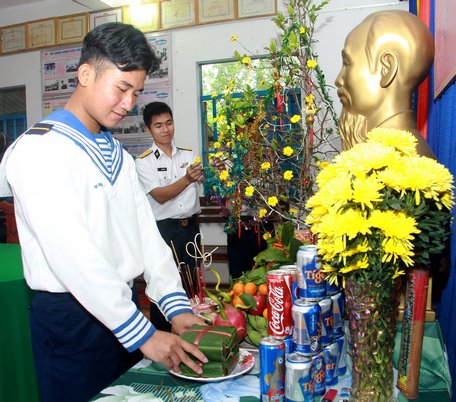 Hải đảo tiền tiêu cách xa đất liền hàng chục hải lý nhưng không vì thế mà tết ở đây thiếu đi phong vị.