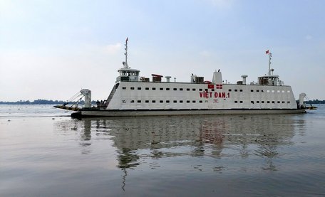 Hiện Bến phà Đình Khao chỉ còn 3 chiếc phà hoạt động.