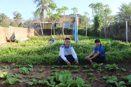 Những kỷ niệm về đất và người nơi đảo xa để lại dấu ấn khó phai trong lòng thế hệ trẻ.