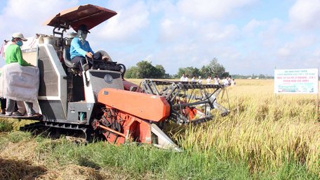 Cơ giới hóa giúp nâng cao hiệu quả sản xuất nông nghiệp.