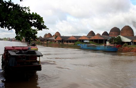  Làng gạch gốm Mang Thít được kỳ vọng là điểm đến hút khách trong tương lai của tỉnh Vĩnh Long.