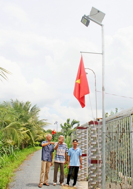 Huyện Long Hồ sẽ lấy việc phát triển giao thông nông thôn, xây dựng khu dân cư an toàn, sáng- xanh- sạch- đẹp làm khâu đột phá. Ảnh: Xuân Tươi