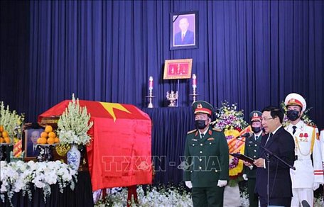 Đồng chí Phạm Bình Minh, Ủy viên Bộ Chính trị, Phó Thủ tướng Chính phủ, Bộ trưởng Bộ Ngoại giao, Trưởng ban Lễ tang đọc lời điếu. Ảnh: Thống Nhất/TTXVN
