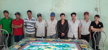 Nhóm đối tượng đánh bạc cùng máy game bắn cá.