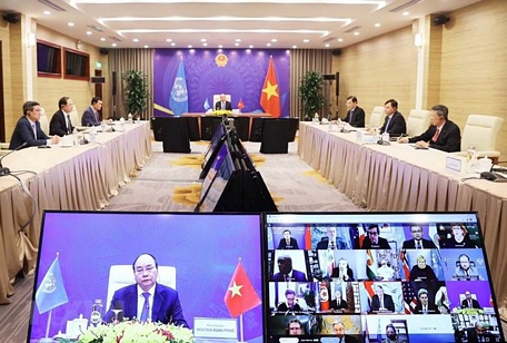 Thủ tướng Chính phủ Nguyễn Xuân Phúc phát biểu tại điểm cầu Hà Nội. (Ảnh: Thống Nhất/TTXVN)