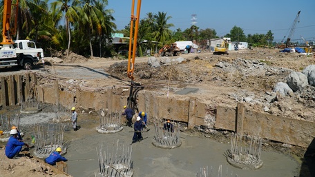 Thi công tại công trường cầu Mỹ Thuận 2.