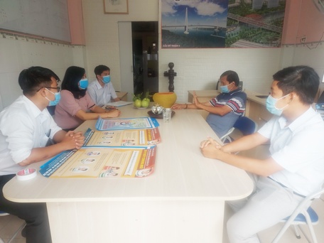 Cán bộ, nhân viên trạm y tế và cộng tác viên y tế cơ sở đã và đang góp phần quan trọng cùng với hệ thống y tế thực hiện hiệu quả công tác phòng, chống dịch COVID-19.
