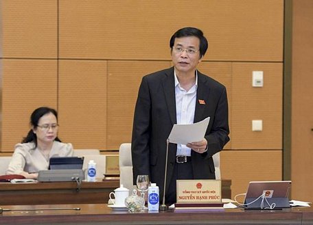  Tổng Thư ký Quốc hội Nguyễn Hạnh Phúc báo cáo một số vấn đề về việc chuẩn bị Kỳ họp 11, Quốc hội khoá XIV. Ảnh: Quốc hội