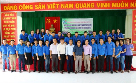 Buổi họp mặt diễn ra trong không khí thân mật, nhiệt huyết tuổi trẻ.