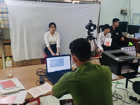 Làm thêm giờ cấp thẻ căn cước mới cho nhân dân