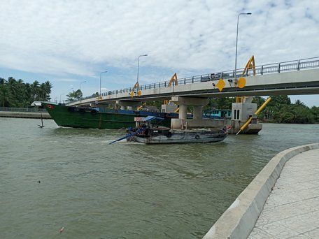 Thời gian qua, Ban Quản lý đầu tư và xây dựng thủy lợi 10 tổ chức vận hành cống Vũng Liêm theo kế hoạch được thống nhất giữa 2 tỉnh Vĩnh Long và Trà Vinh.