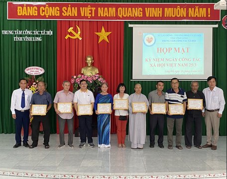 Gian hàng ủng hộ sản phẩm của người bệnh tâm thần đang được trị liệu và chăm sóc tại cơ sở thuộc Trung tâm CTXH.