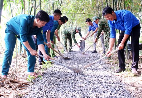 Đoàn viên thanh niên tích cực thực hiện các phần việc xây dựng quê hương.