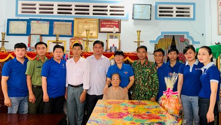 Tuổi trẻ xung kích vì cuộc sống cộng đồng và đền ơn đáp nghĩa.
