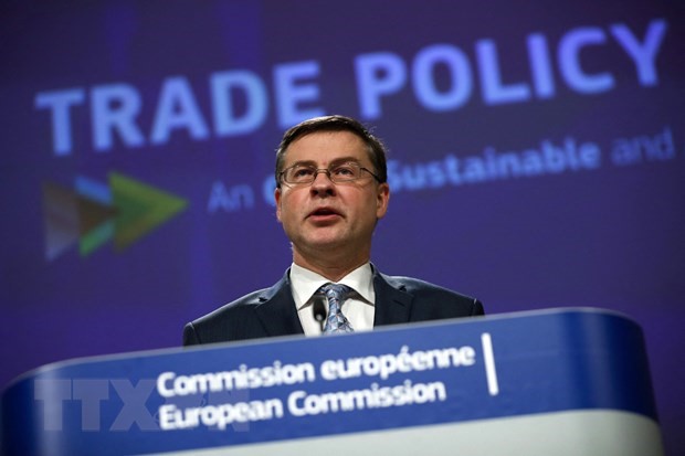 Ủy viên Thương mại của Liên minh châu Âu (EU) Valdis Dombrovskis tại cuộc họp báo ở Brussels, Bỉ. (Ảnh: AFP/TTXVN)