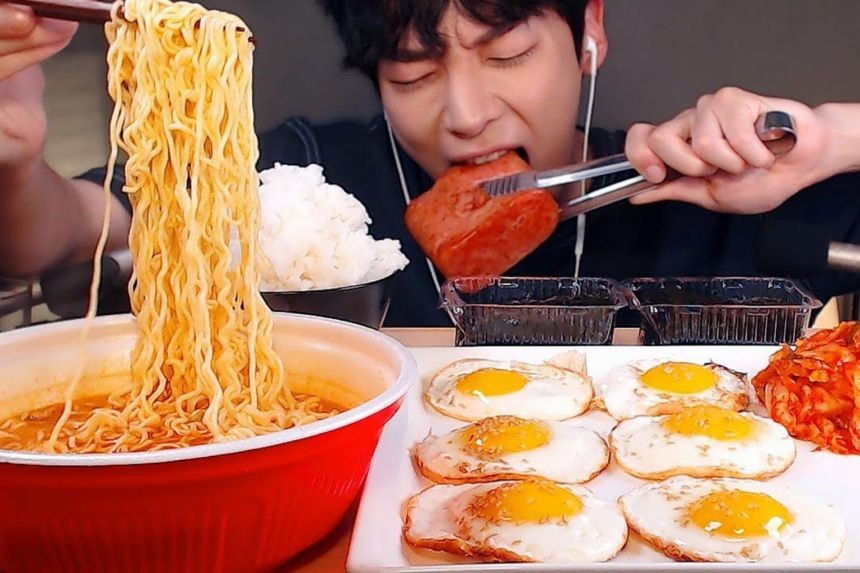 Video mukbang bắt nguồn từ Hàn Quốc và ngày càng phổ biến ở Trung Quốc. Ảnh: Korean Culture