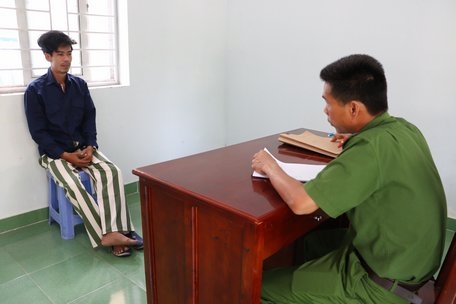 Lê Hoàng Hậu tại cơ quan công an.