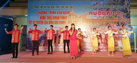 Tiết mục văn nghệ đặc sắc mang truyền thống dân tộc Khmer.