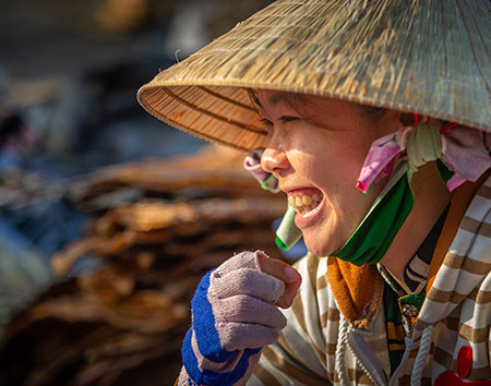 Khu chợ này đặc biệt rất an ninh và trật tự, người mua và người bán đều rất thân thiện, vui vẻ và mến khách...