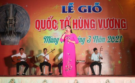 Các nghệ sĩ trình diễn những tác phẩm đạt giải cao trong cuộc thi.