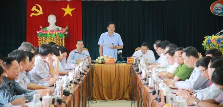 Phó Bí thư Thường trực Tỉnh ủy Bùi Văn Nghiêm lưu ý Huyện ủy Bình Tân quan tâm một số nội dung trong thời gian tới.