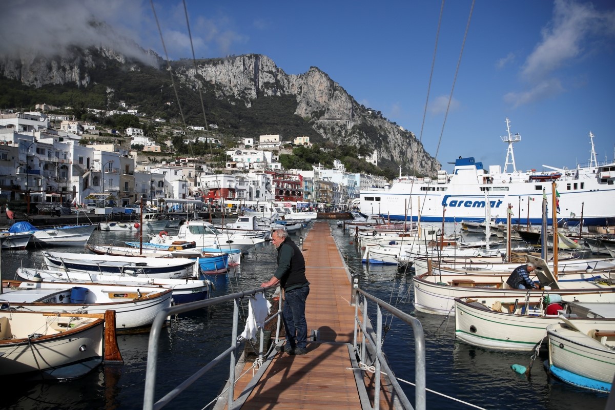 Người dân trên đảo Capri, Italy mong mỏi du khách trở lại vào hè này. Nguồn: Reuters