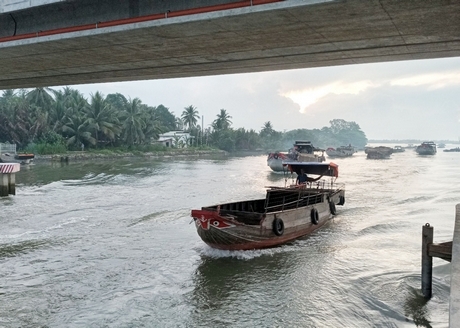 Cống Vũng Liêm được mở xuyên suốt tuần thứ 2 liên tiếp do độ mặn tại vàm Nàng Âm đã xuống dưới mức 1‰.