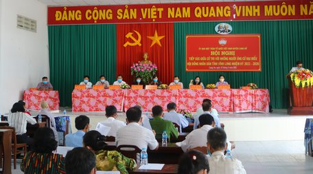 Ứng cử viên trình bày chương trình hành động của mình với cử tri