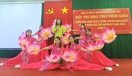 Các tiết mục văn nghệ góp phần tạo không khí vui tươi, phấn khởi cho hội thi.