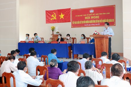 Các ứng cử viên đại biểu Quốc hội khóa XV đơn vị bầu cử số 1 trình bày chương trình hành động.