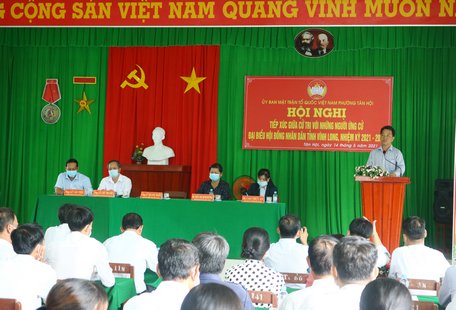 Các ứng cử viên đại biểu HĐND tỉnh đơn vị bầu cử số 2 trình bày chương trình hành động.