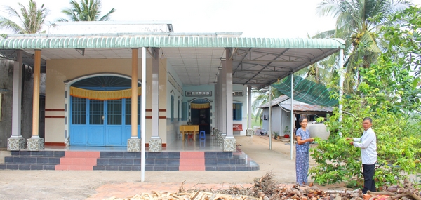Nông dân Bình Tân bên những ngôi nhà khang trang mọc lên nhờ khoai.