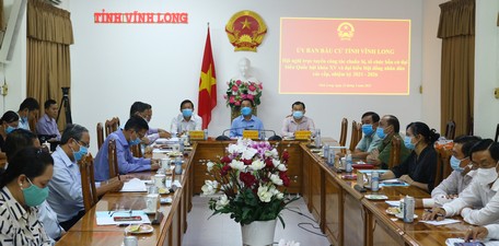 Đồng chí Lữ Quang Ngời- Phó Bí thư Tỉnh ủy- Chủ tịch UBND tỉnh- Chủ tịch       Hội đồng Bầu cử tỉnh chủ trì điểm cầu Vĩnh Long.