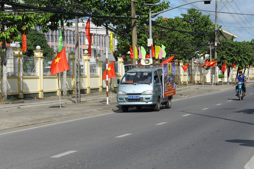 Nhiều nơi đang còn đẩy mạnh thực hiện công tác tuyên truyền cử tri tham gia bầu cử.