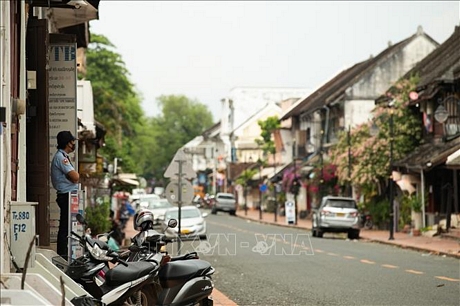 Cảnh vắng vẻ trên một đường phố do dịch COVID-19 tại Luang Prabang, Lào. Ảnh: THX/TTXVN