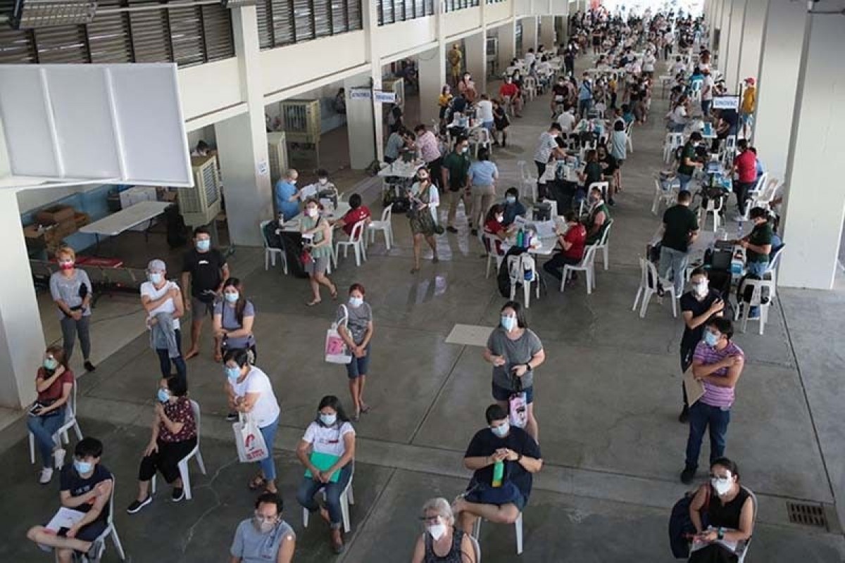 Philippines tiêm vaccine Covid-19 cho người dân. Nguồn: Philstar