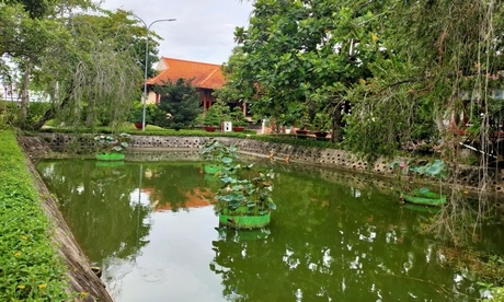 Không gian xanh, thoáng mát của Khu lưu niệm.