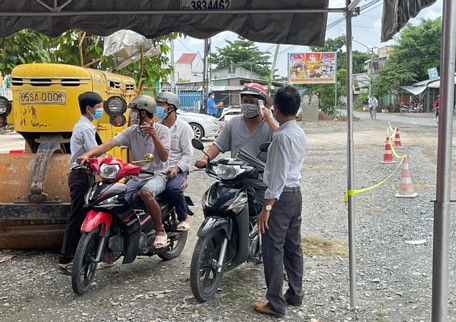 Từ ngày 9/6/2021, Vĩnh Long thành lập 9 chốt kiểm soát phòng chống dịch COVID-19. Trong ảnh: Chốt kiểm soát tại xã Tân An Thạnh (Bình Tân).