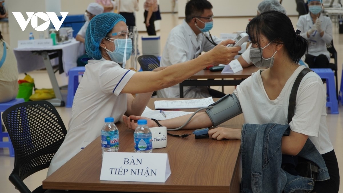 1000 liều vaccin đầu tiên trong chiến dịch tiêm chủng này đã được tiêm cho 2 doanh nghiệp trong Khu Công nghệ cao (HCDC)