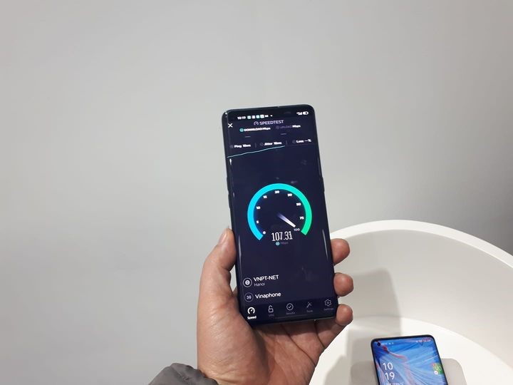 Thử nghiệm tốc độ công nghệ 5G tại Hà Nội.