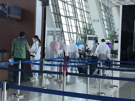  Indonesia thắt chặt giao thức y tế tại sân bay Soekarno Hatta, thủ đô Jakarta.
