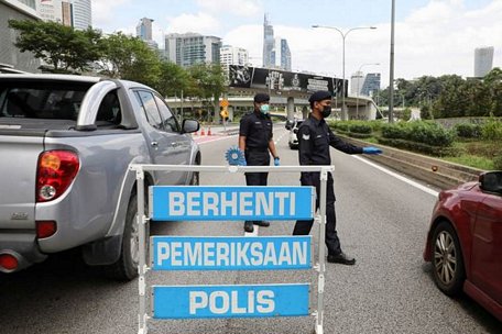 Một chốt kiểm dịch tại Vùng đô thị Kuala Lumpur. Ảnh: Straits Times