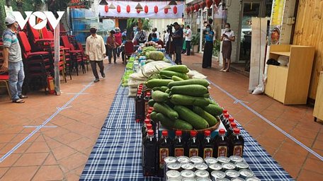 Siêu thị 0 đồng cung cấp nhu yếu phẩm cơ bản cho bà con có hoàn cảnh khó khăn.
