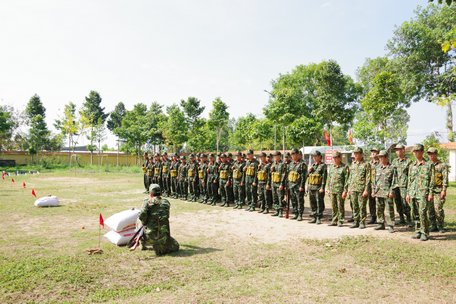 Cùng với công tác huấn luyện quân sự, lực lượng vũ trang tỉnh tăng cường giáo dục pháp luật, rèn luyện kỷ luật trong toàn cán bộ, chiến sĩ.