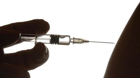 Dù đạt được nhiều thành công với vaccine phòng các loại bệnh khác nhau, thế giới vẫn chưa tìm ra một loại vaccine hiệu quả đối phó với HIV/AIDS.