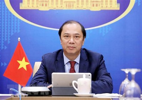 Thứ trưởng Bộ Ngoại giao Nguyễn Quốc Dũng dự hội nghị Kinh doanh Ấn Độ Dương-Thái Bình Dương do Bộ Ngoại giao Ấn Độ và Liên đoàn Công nghiệp Ấn Độ đồng tổ chức theo hình thức trực tuyến. (Ảnh: Phạm Kiên/TTXVN)