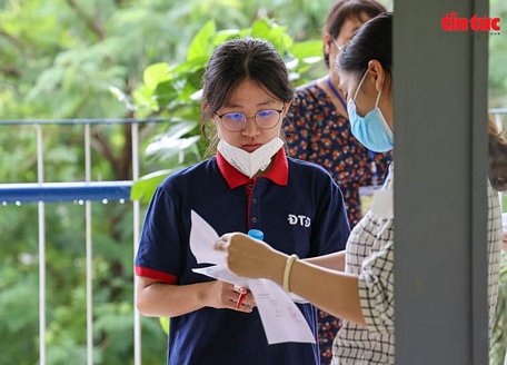 Đảm bảo quyền lợi thí sinh khi xét tuyển đại học, cao đẳng trong bối cảnh dịch COVID-19. Ảnh: Trung Nguyên 