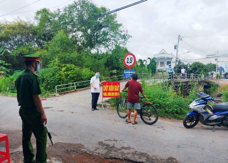 BCĐ Phòng chống dịch COVID- 19 thành phố kiểm tra hoạt động của các chốt kiểm soát phòng chống dịch.