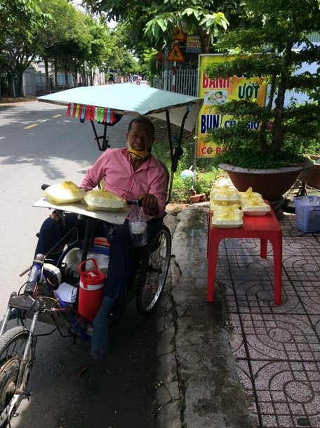 ...và bà con có hoàn cảnh khó khăn trên địa bàn thành phố